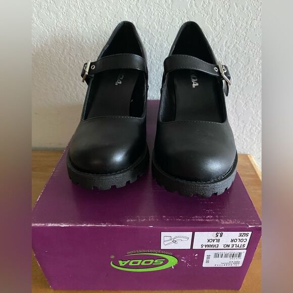 Mary Jane Round Toe Chunky Block Heel Lug Sole Pump Adj. Strap Faux Leather 8.5 - Picture 4 of 9